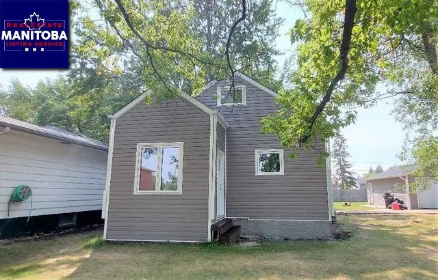 226 Railroad Avenue E, Morris