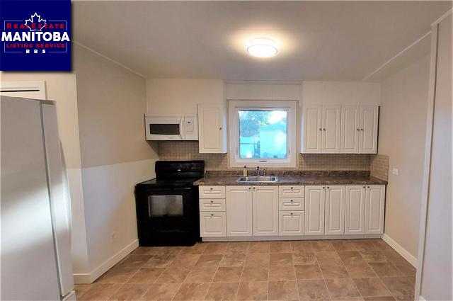 Property 226 Railroad Avenue E img1