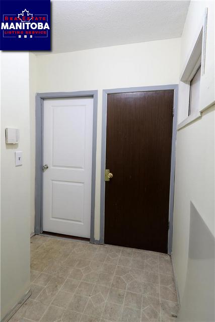 Property 624 Langside Street img1