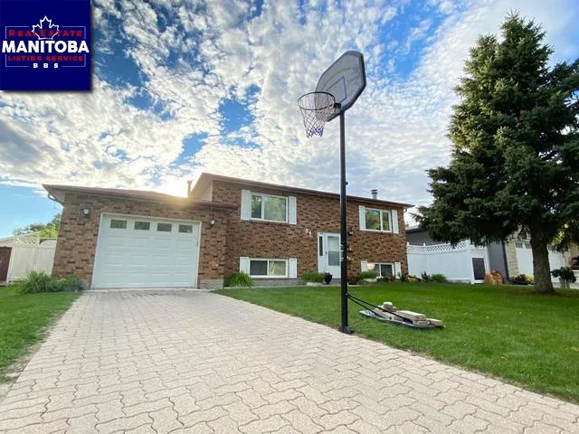 34 Baker Bay, Winnipeg