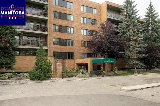 #106 330 Wellington Crescent