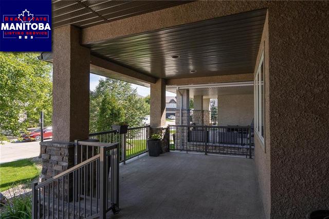 Property 32 Lake Forest Road img1