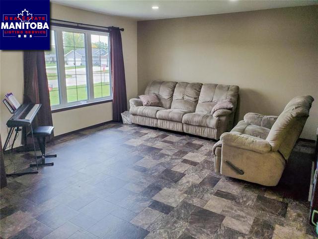 Property 15 Bartsch Boulevard img1