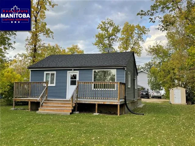 145 Campbell Avenue E, Dauphin