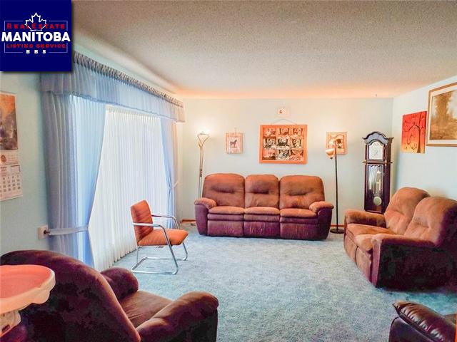 Property 750 Peters Avenue img1