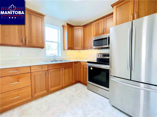 Property 725 Garfield Street N img1