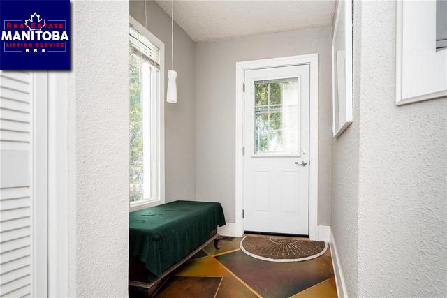 Property 2600 Assiniboine Crescent img1