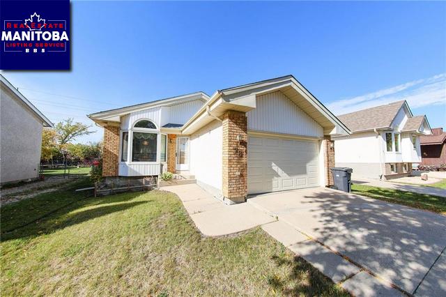 Property 78 Pinetree Crescent img1