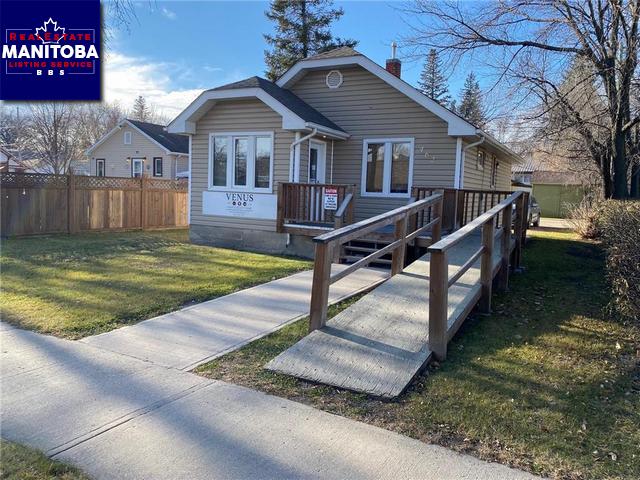 Property 462 First Avenue img1