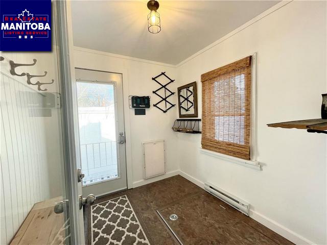 Property 328 Bridge Street W img1