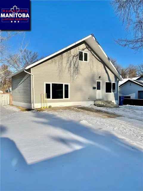 326 Lacrosse Street W