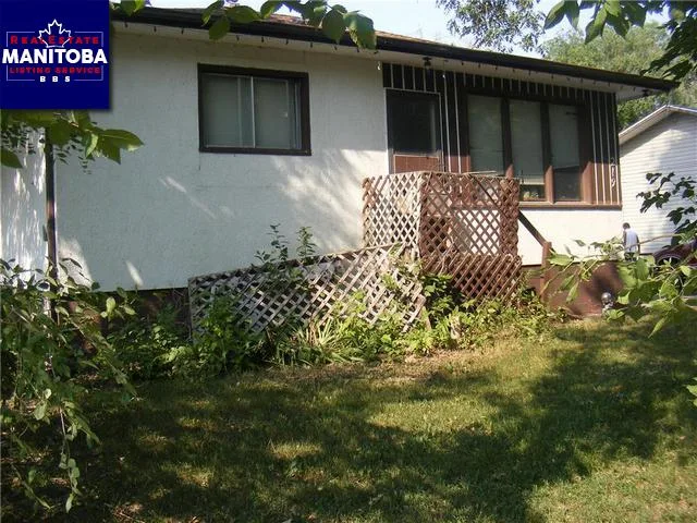 219 Montreal Avenue W, Morris