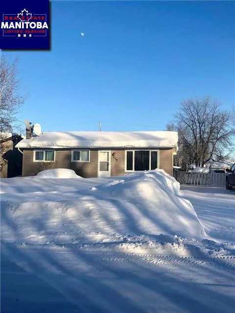 829 Settee Avenue, The Pas