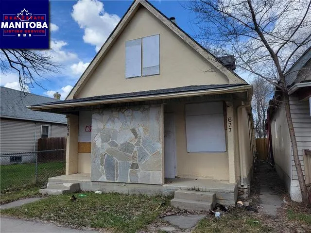 677 Flora Avenue, Winnipeg