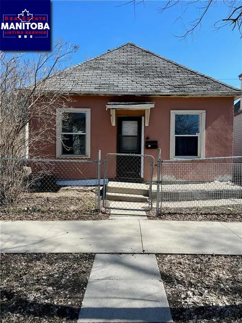 675 Magnus Avenue, Winnipeg