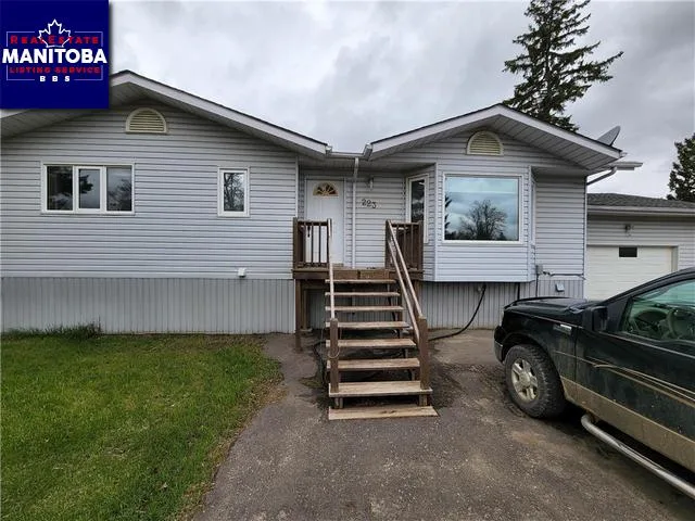 223 Third Avenue W, Oak Lake