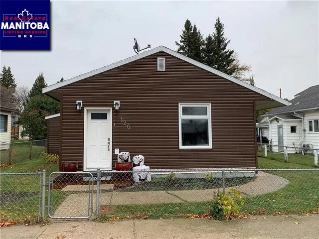 126 Pelly Avenue N, Russell