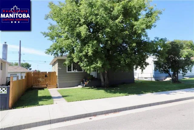 520 Harbison Avenue W, Winnipeg