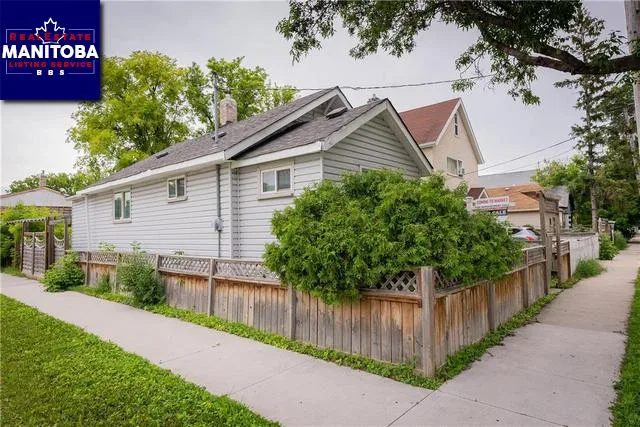 887 Magnus Avenue, Winnipeg