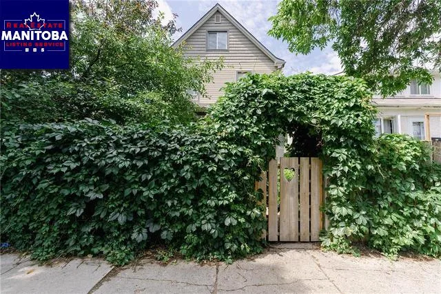 870 Banning Street, Winnipeg