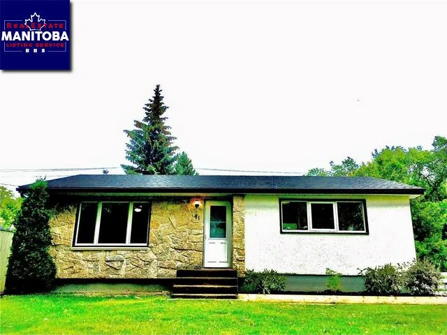41 4th Avenue, Gimli