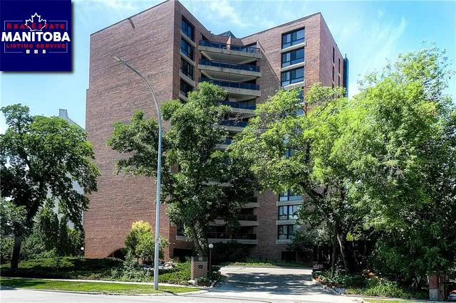 1102 255 Wellington Crescent