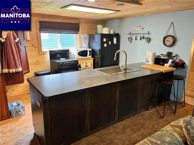 Property 144 Lakeshore Drive img1