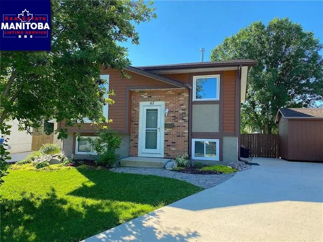 67 Delorme Bay, Winnipeg